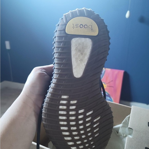 Yeezy Cinder size 4 - gently used - Picture 3 of 5